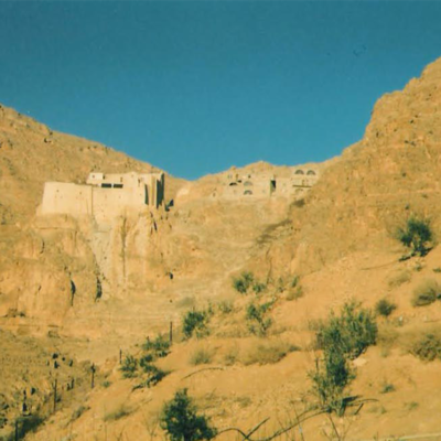 Klostret Mar Musa ligger i Syrien, på gränsen mellan bergen och öknen, ca 8 mil norr om huvudstaden Damaskus.